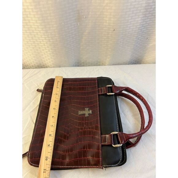 Christian Arts Gifts Bible bag animal print with cross  11x10" zipper - Picture 4 of 7